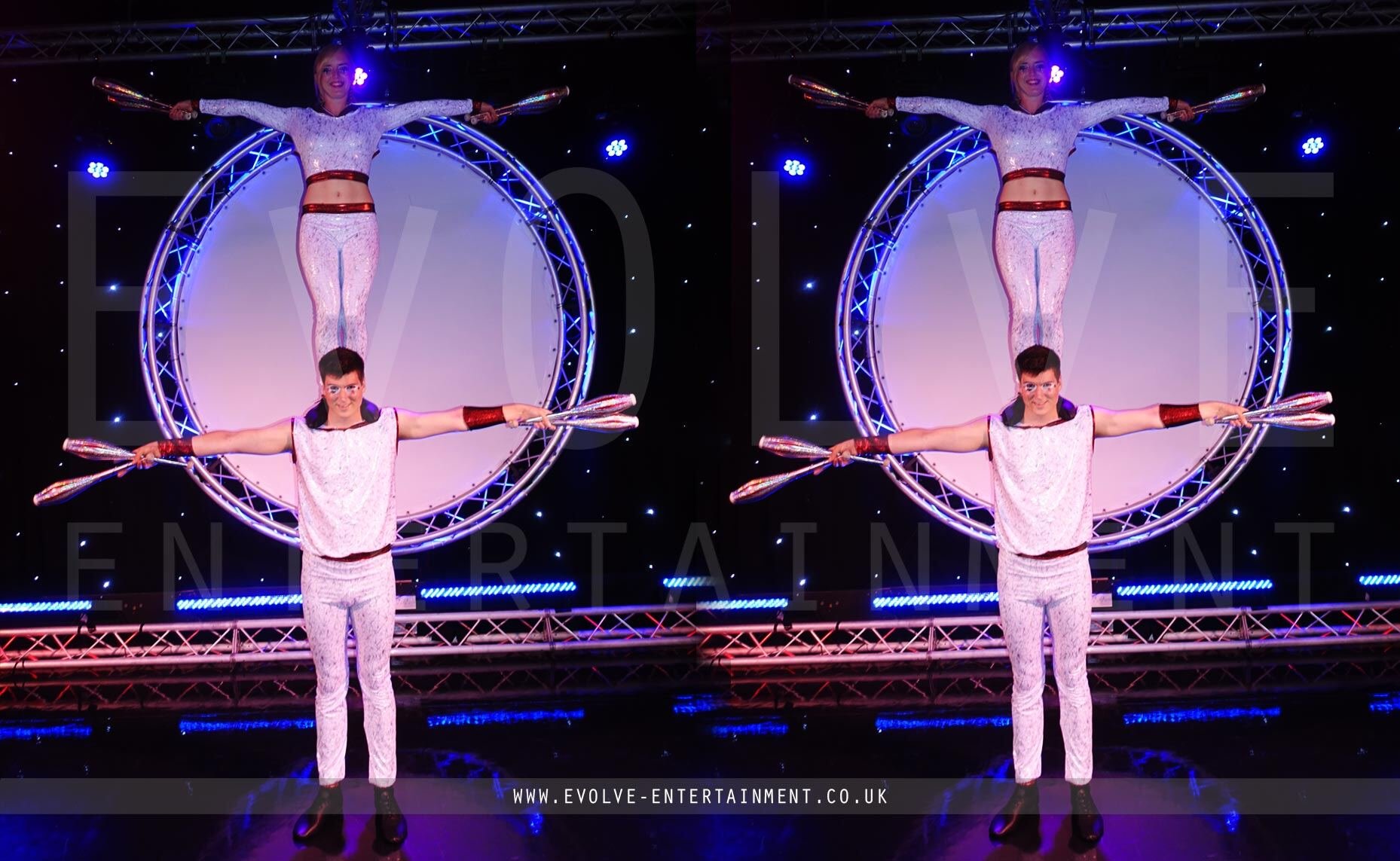 Acrobatic-Juggling-Duo-2