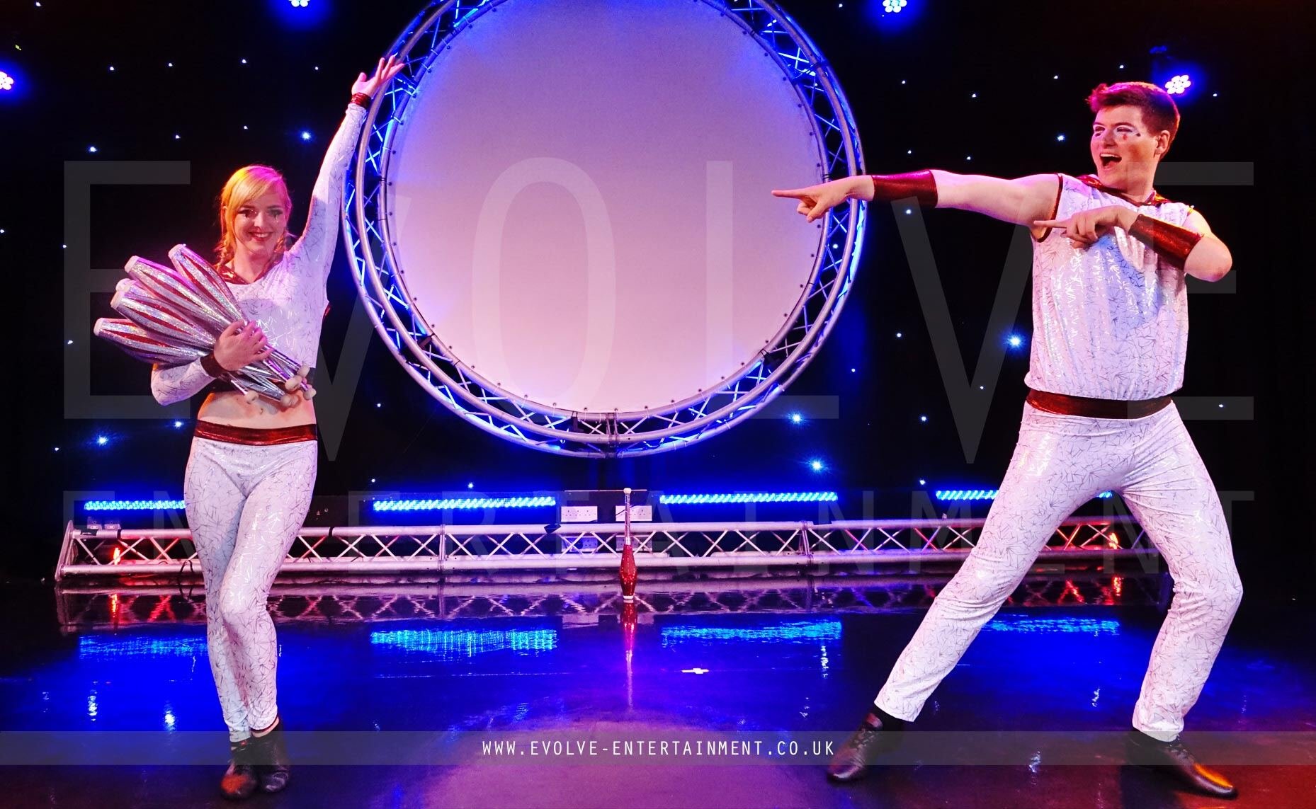 Acrobatic-Juggling-Duo-5