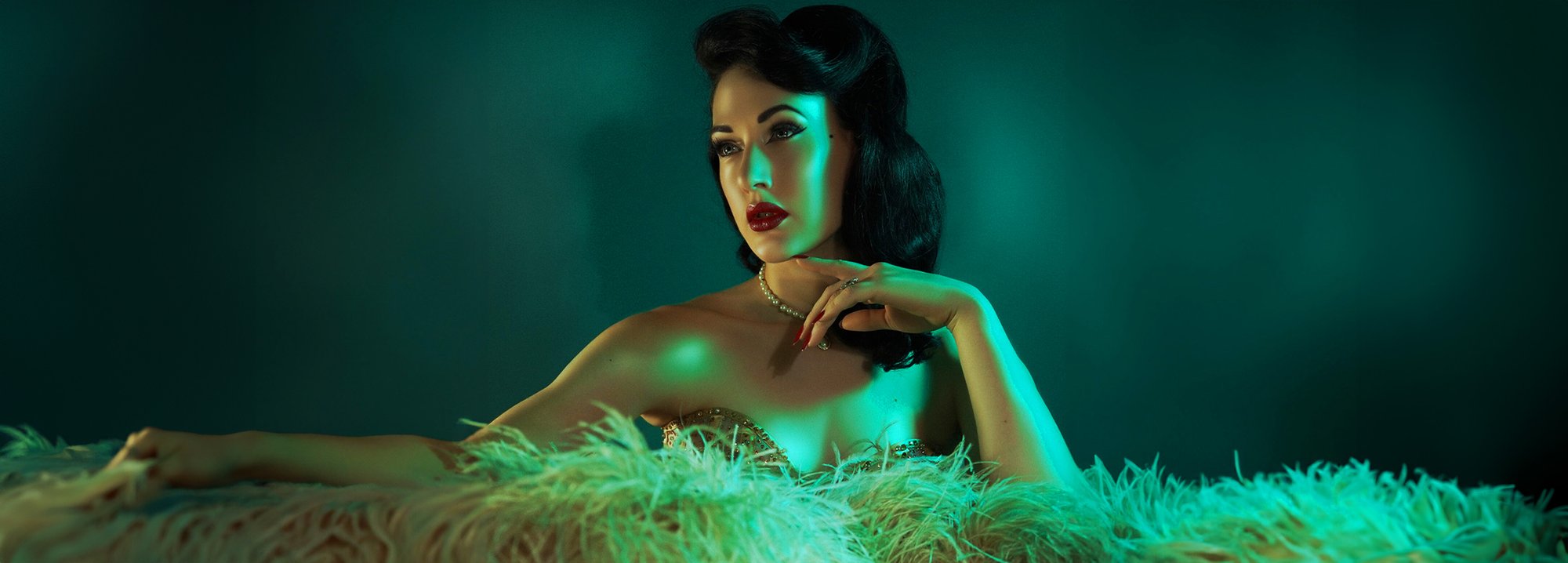 Betsy Burlesque - Hero