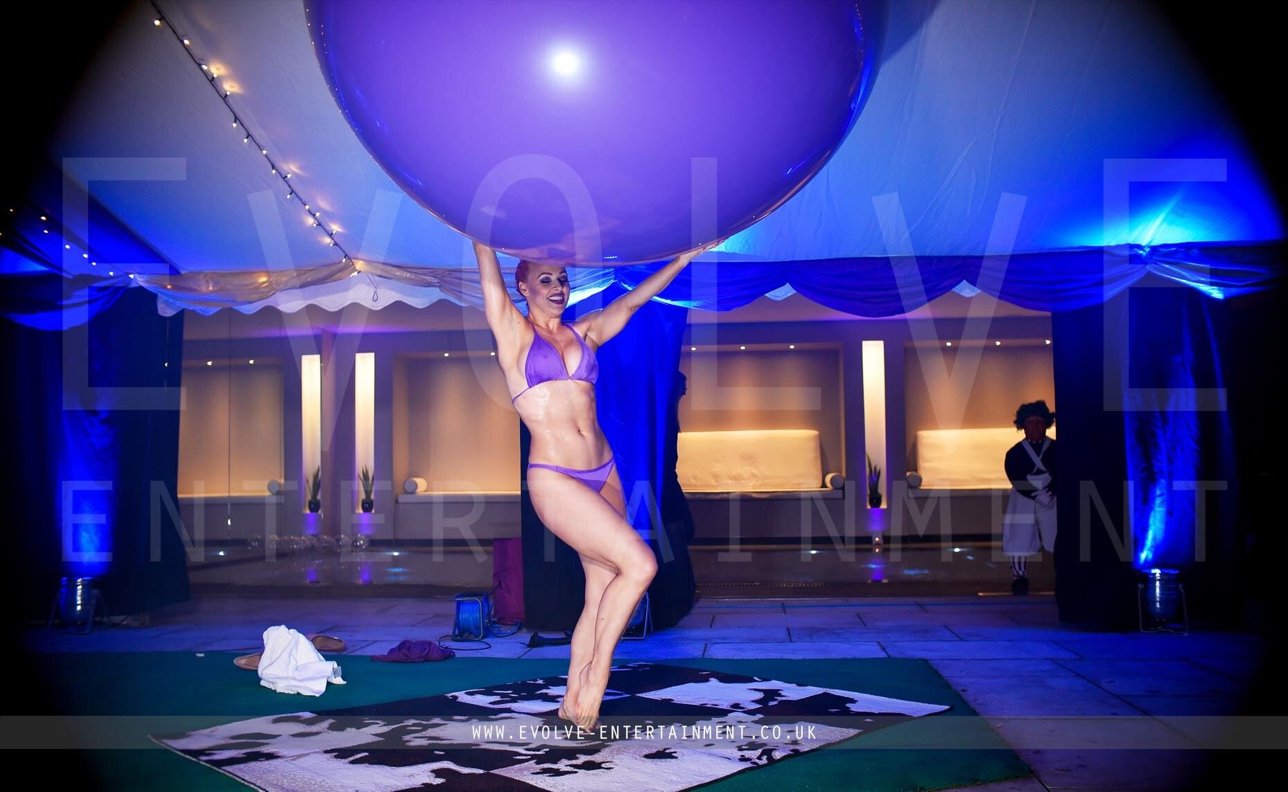 Burlesque-Bubblegum-Balloon-Pop4