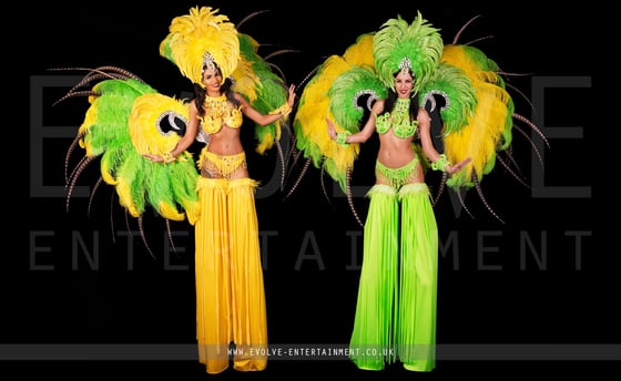 Carnival-Stilt-Walkers-1
