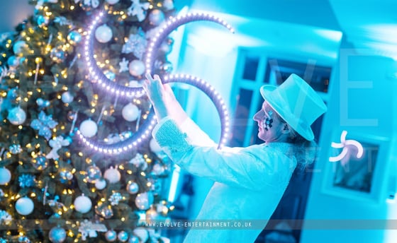 Christmas-Contact-Juggler-7