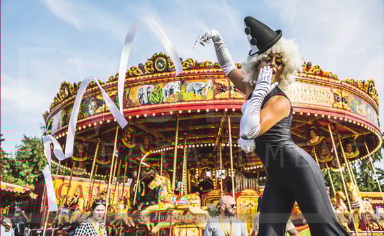 Clowns Stilts Solo 1 Festival JCB-1