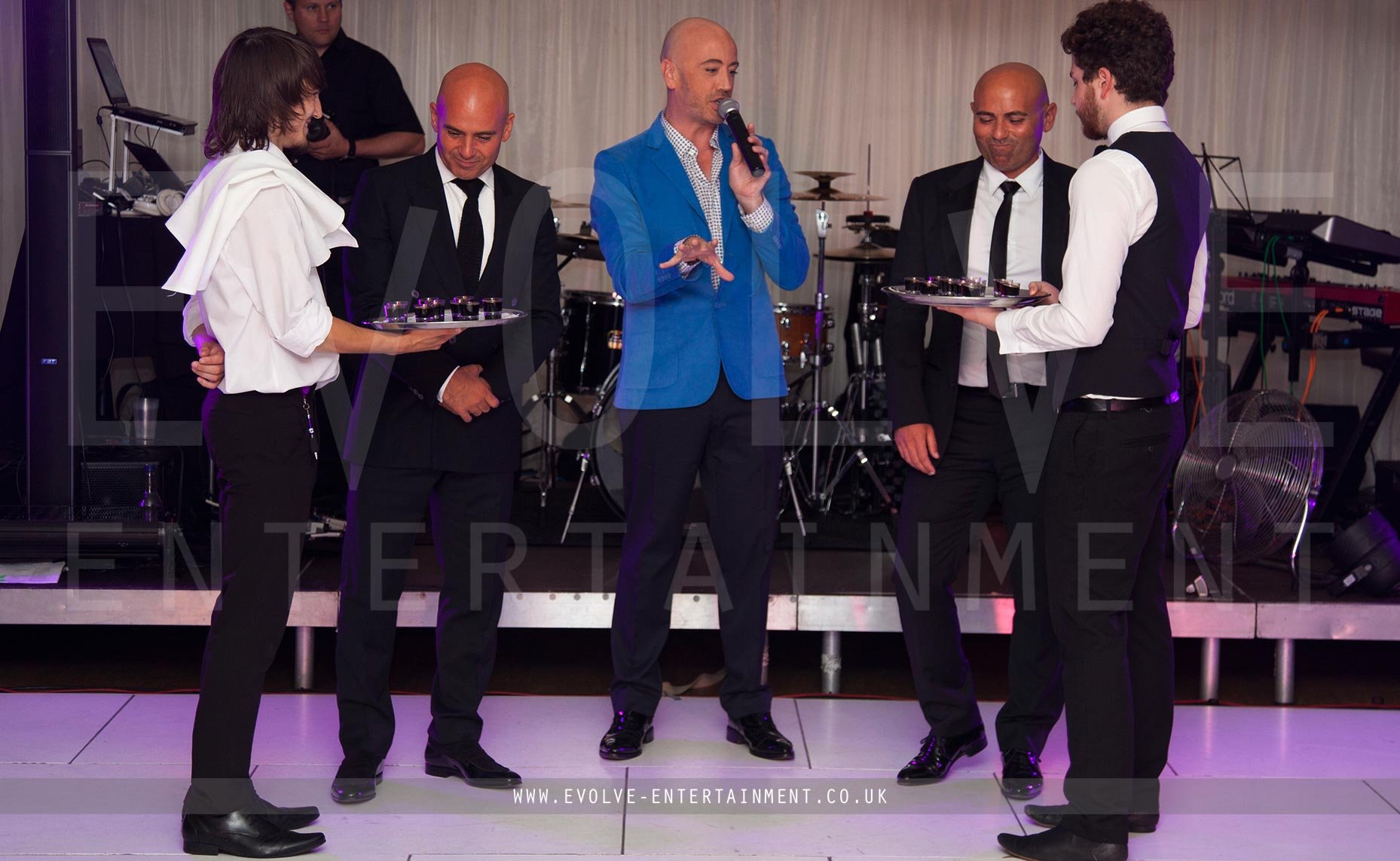 Compere-8