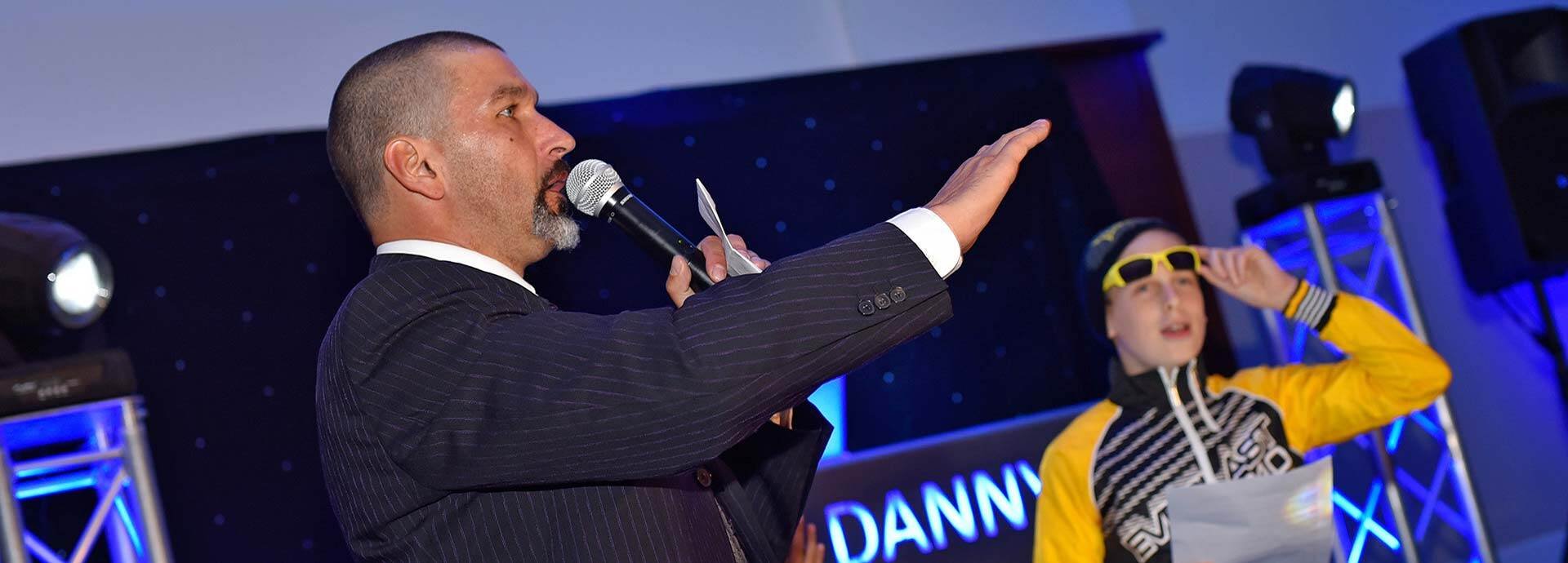 Compere-Hero
