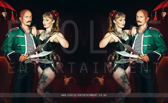 Duo-Circus-Sideshow-2