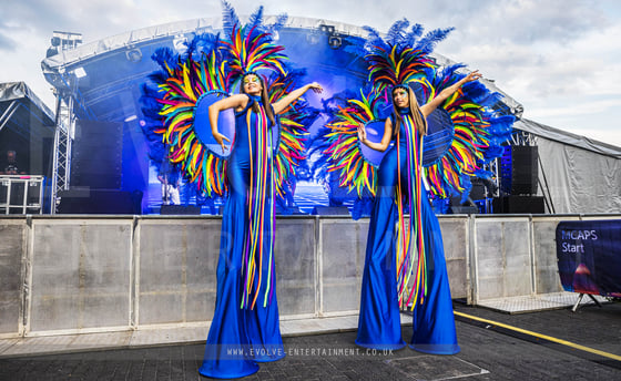 Festival-Stilts-Rainbow-1