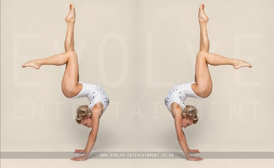 Glamorous-Contortionist-1