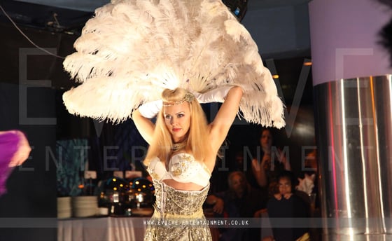 Glitter-And-Pearls-1
