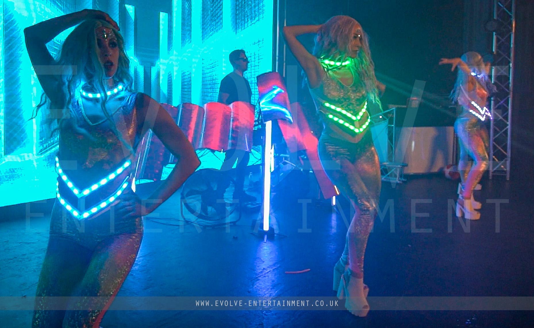 Glow-Girlz-LED-Dancers-3-2