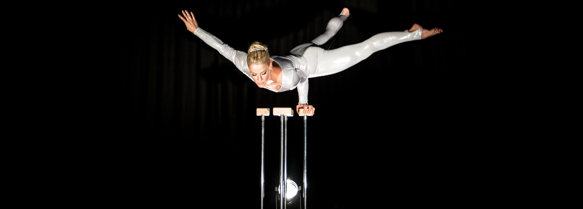 HAND-BALANCE-Hero-2
