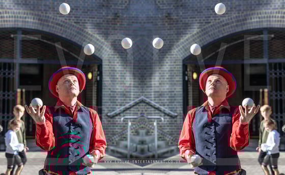 Interactive Contact Juggler 1