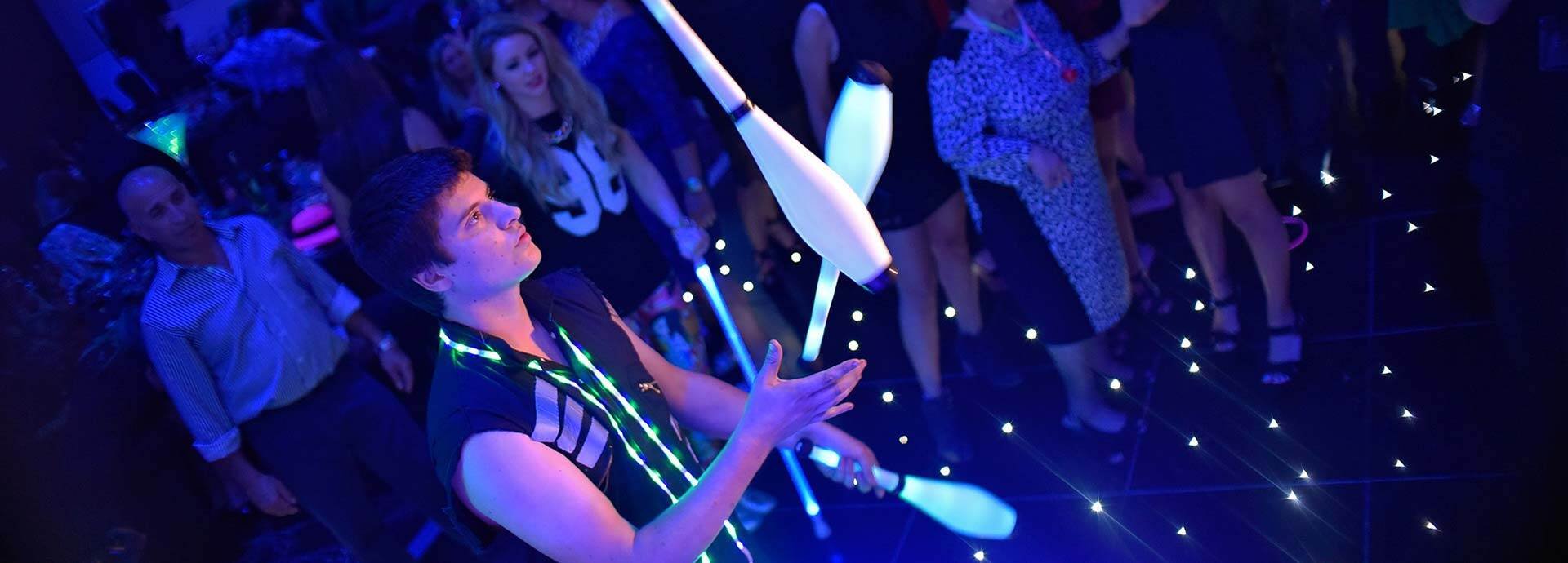 Jugglers-Hero-Glow-2