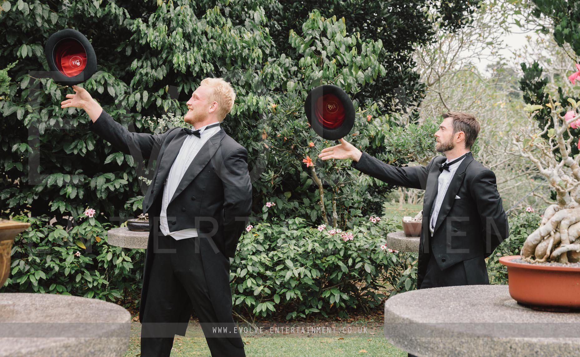 Juggling Gentlemen Duo 3