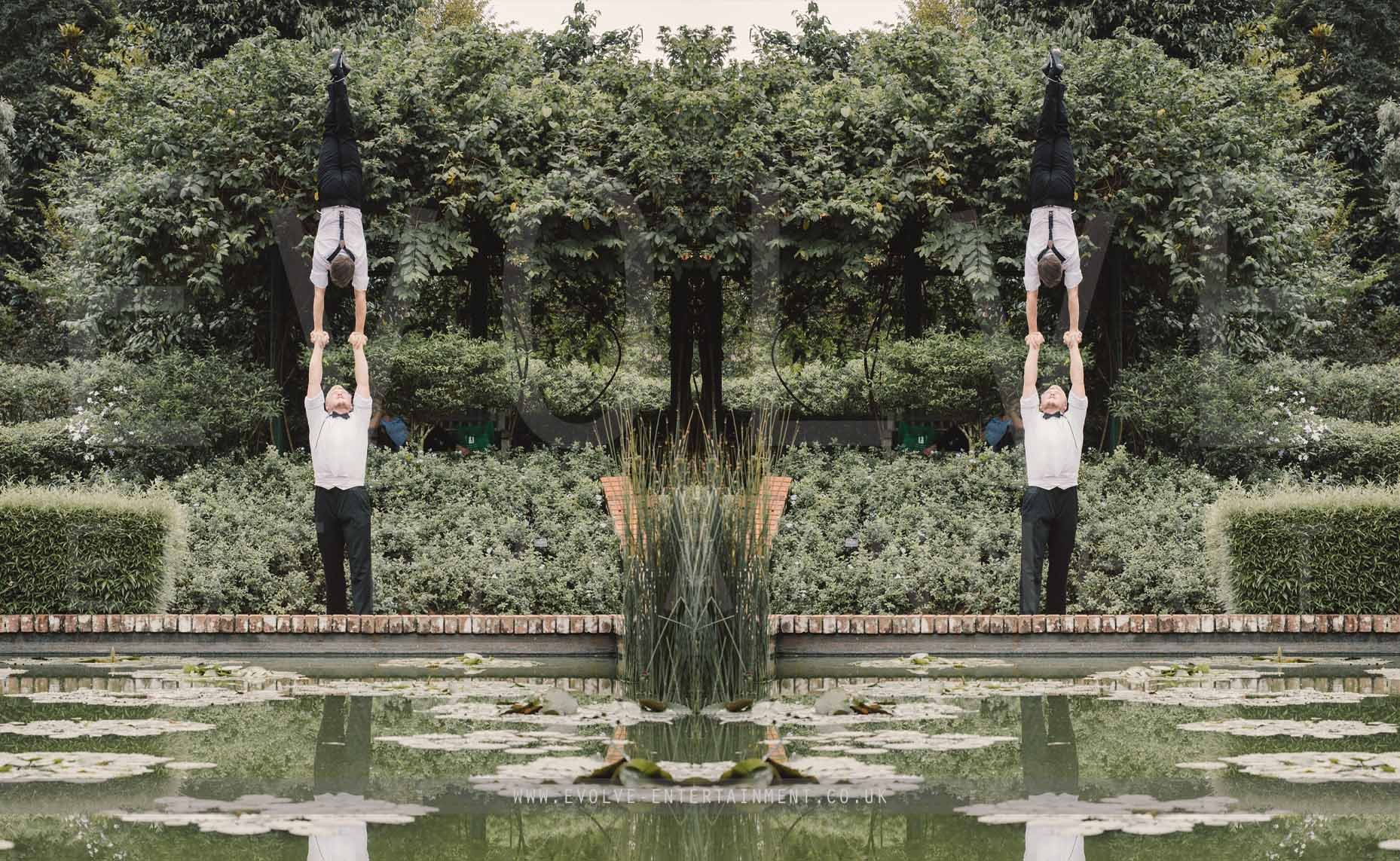 Juggling Gentlemen Duo 6