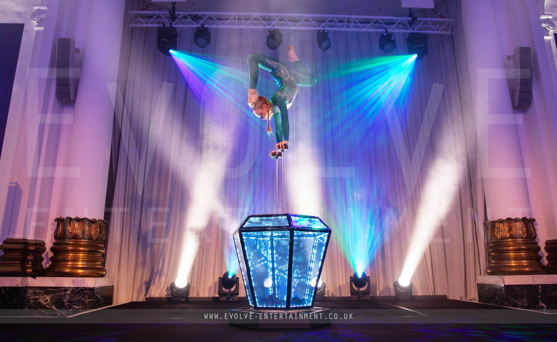 LED Acrobatic Diamond Prop 1