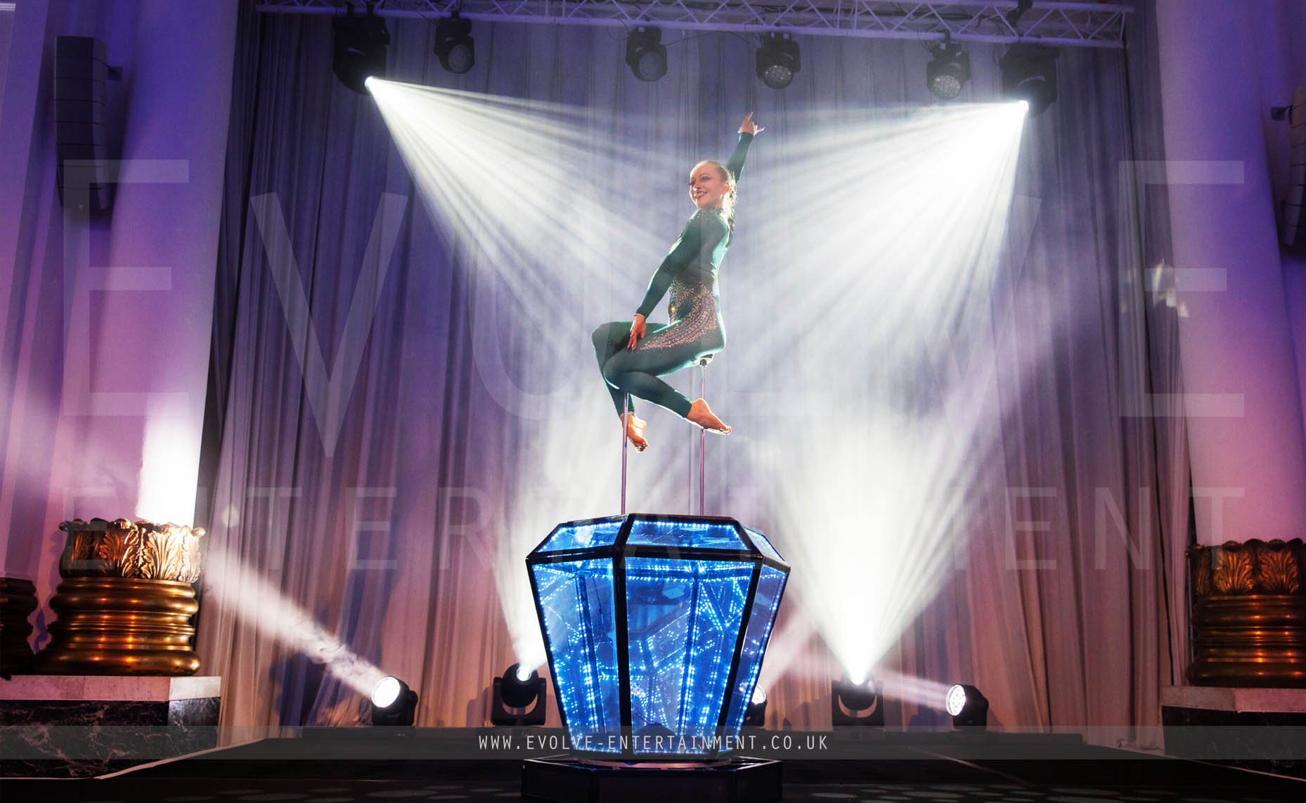 LED Acrobatic Diamond Prop 4