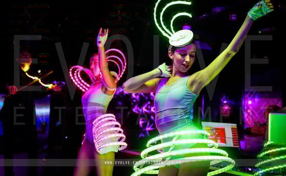 LED-Dancers-Show-Evolve-9
