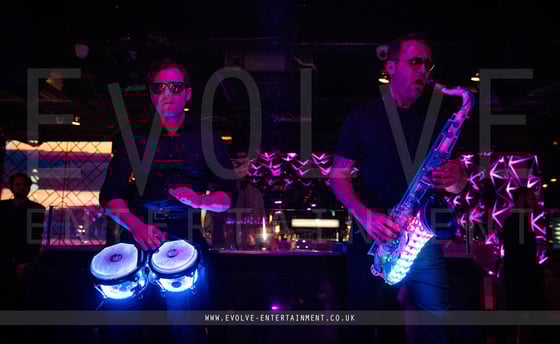 LED-trio-sax-bongos-2