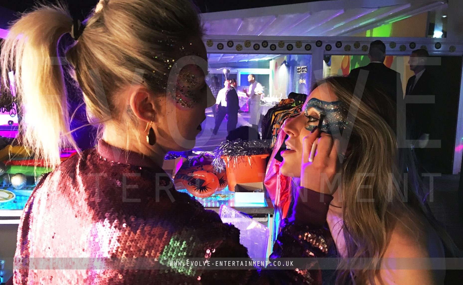 Mobile-Make-Up-And-Glitter-1