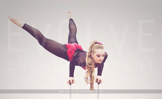 Roxanne-Hand-Balance-2