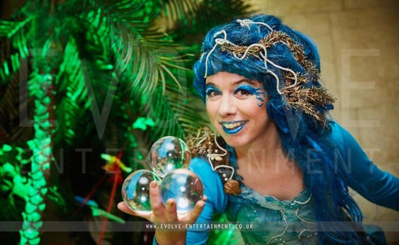 Sea-Godess-Contact-Juggler-3