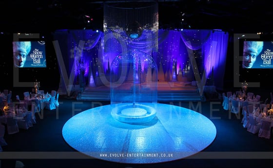 Snowglobe-acrobalance-3