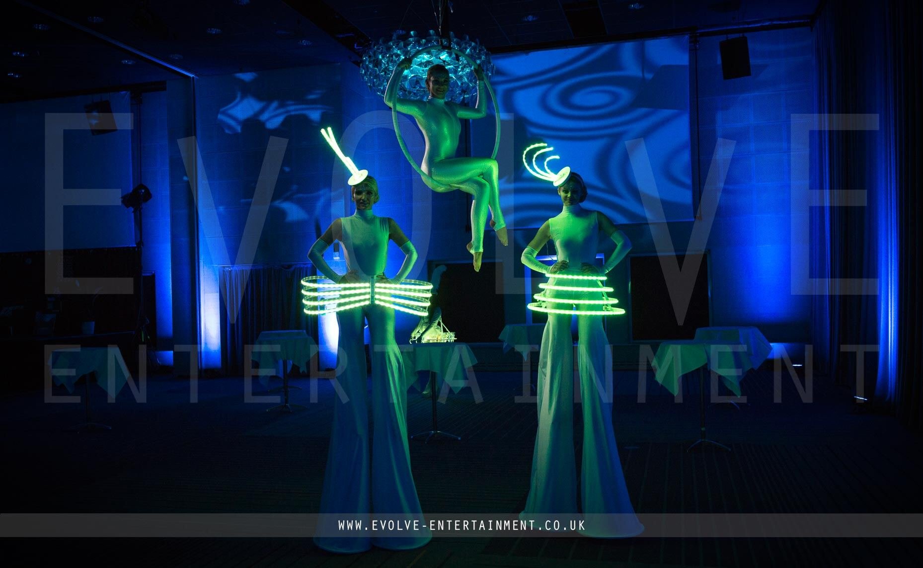 Stilt-Walker---white11-1