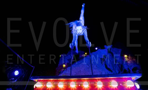 The Greatest Showman Hand-Balance 6