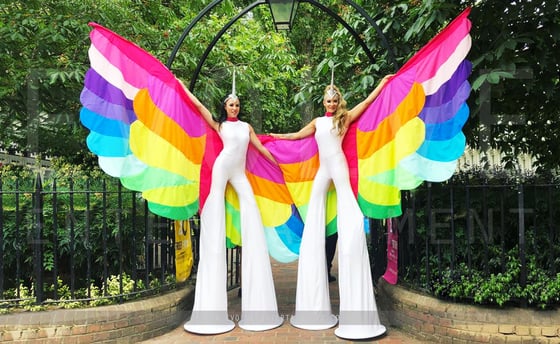 Unicorn-Stilt-Walkers