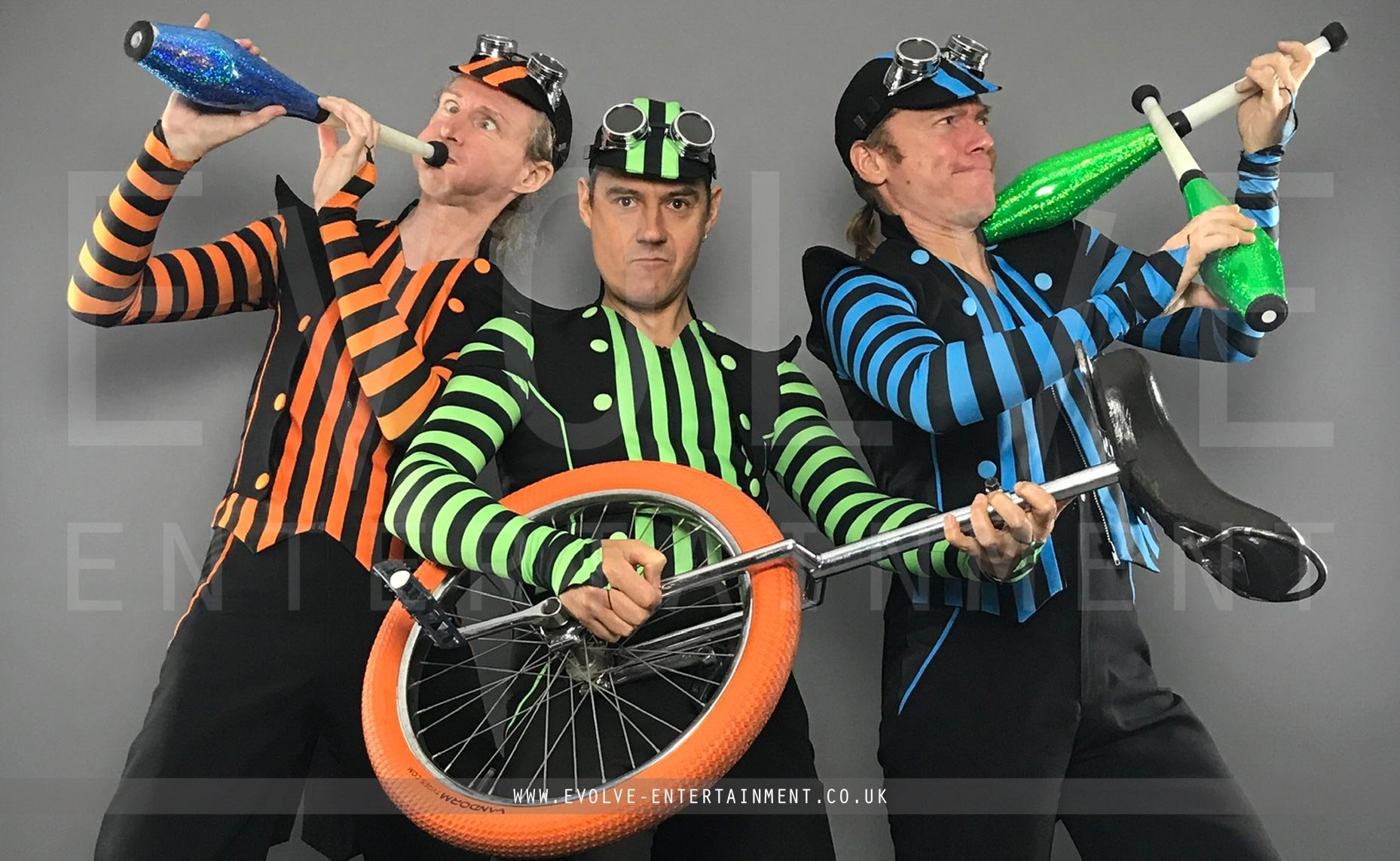 Unicycling-Juggling-Trio-3