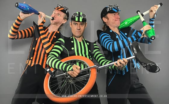 Unicycling-Juggling-Trio-3
