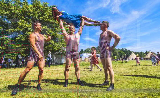 Victorian-Strongmen-acro-circus-8-1