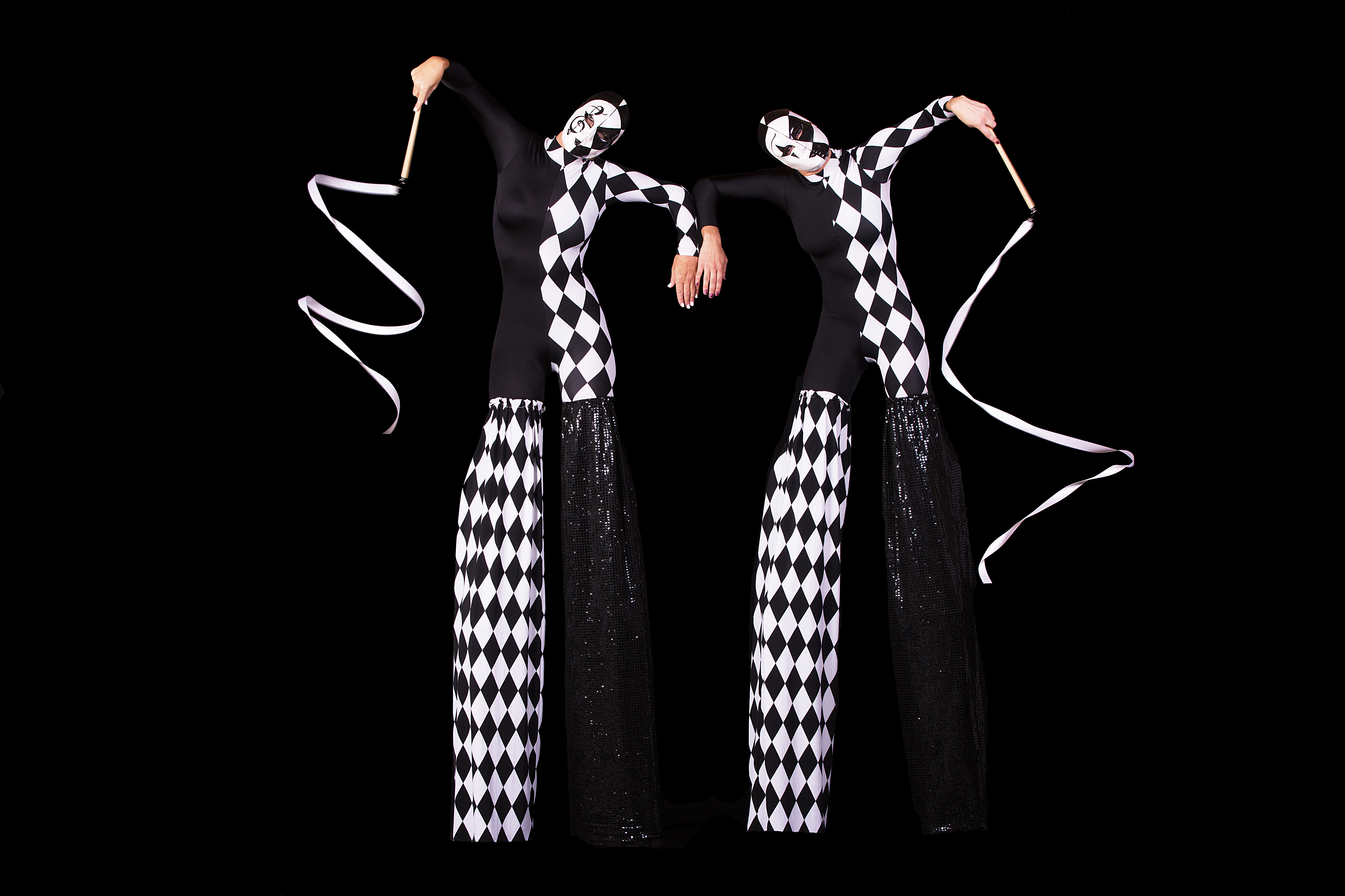 5 - Masked Harlequin on stilts 1