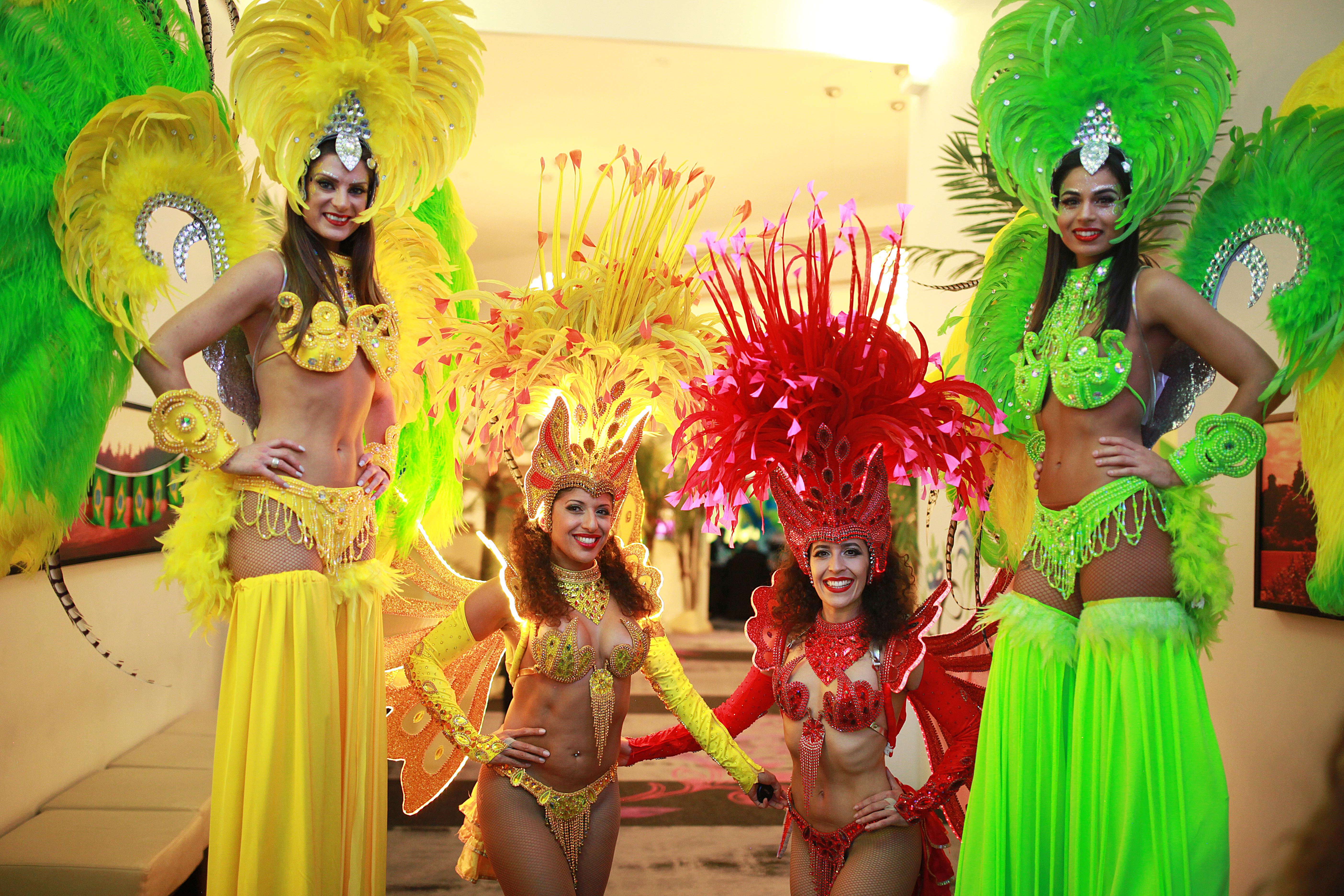 Carnival-Stilt-Walkers-plus-Carnival-Dancers