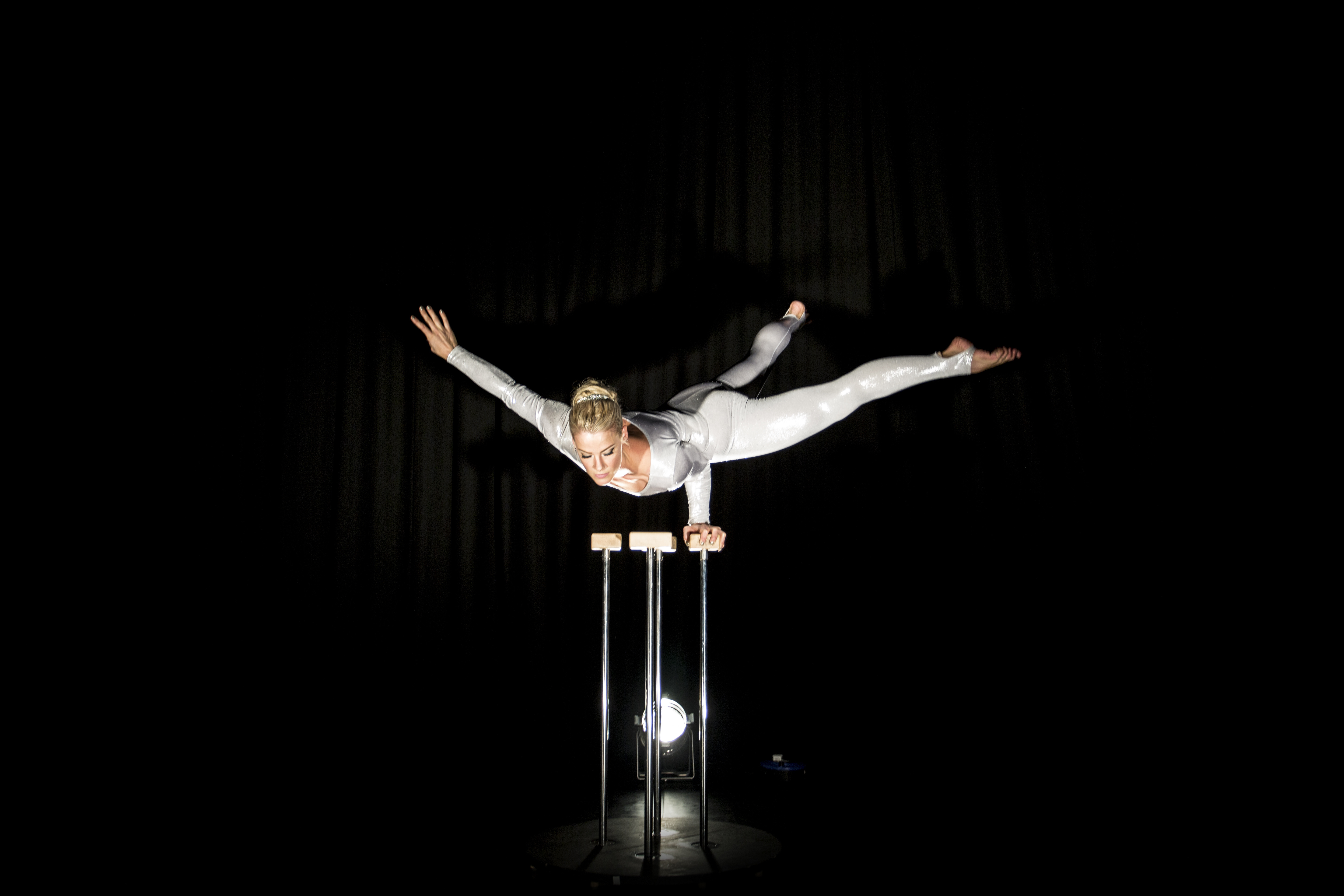 Hand Balance - Zoe