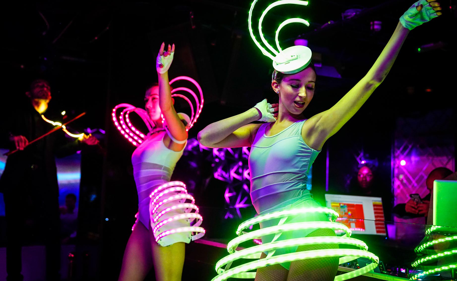 LED-Dancers-4-1